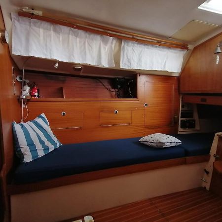 Cozy Sailboat In Barcelona!! No Showers Sant Adria de Besos Εξωτερικό φωτογραφία
